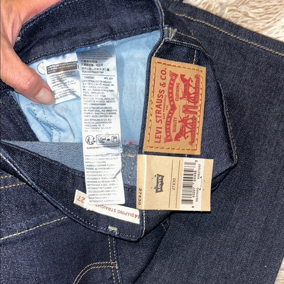 Levi's Blue Straight Leg Jeans with Red Tag - Picture 7 of 7